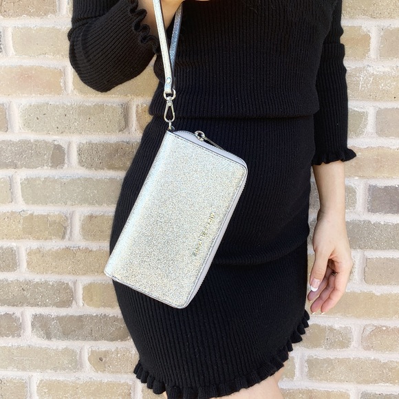 SALE‼️‼️👜Michael Kors silver wallet wristlet - Picture 5 of 6